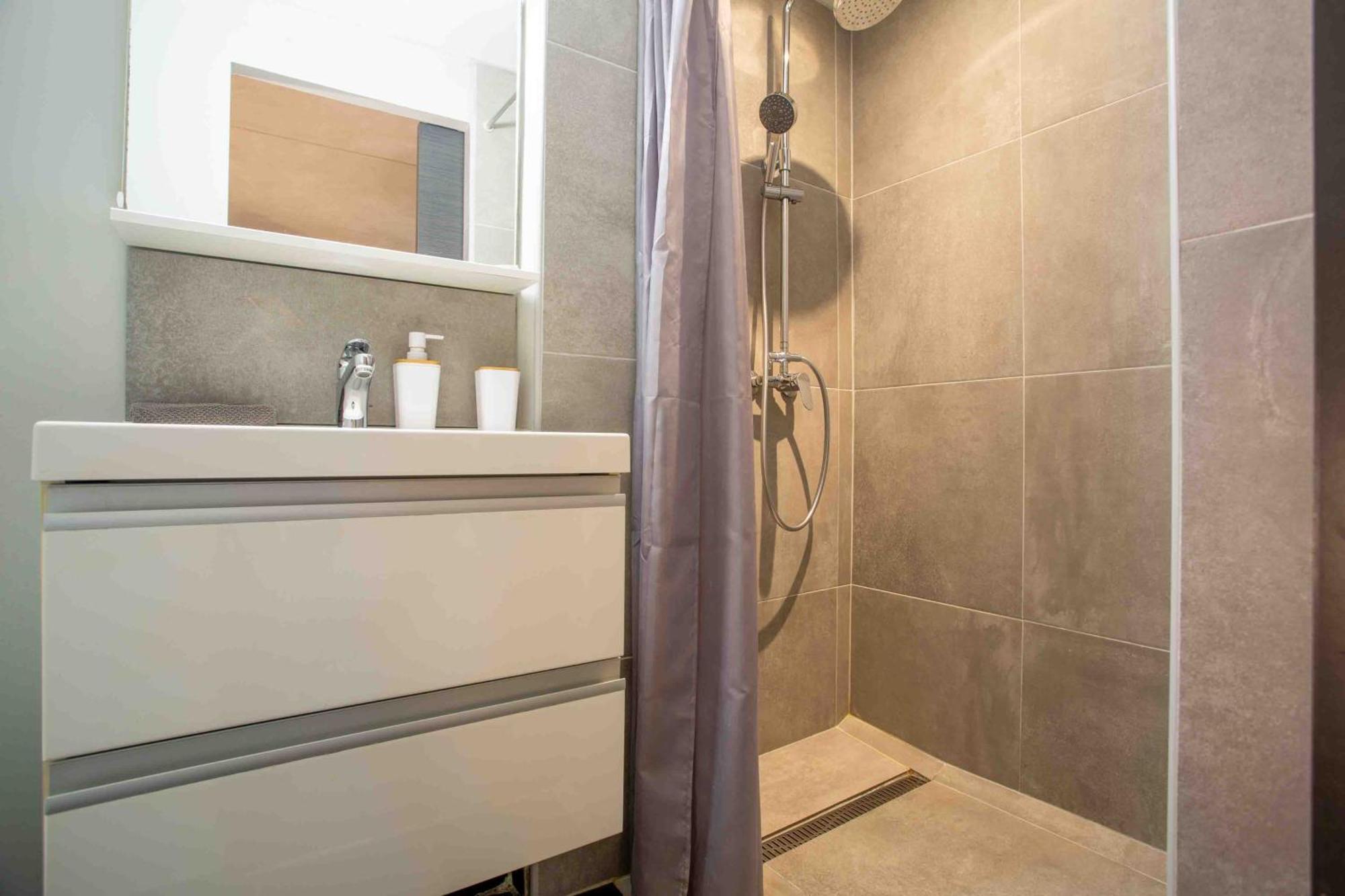 Le Saint Roch 1 - Ac Clim - Wifi - 50M Centre Ville Avignon Luaran gambar